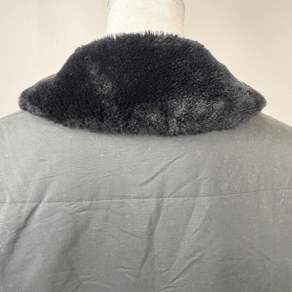 Burberrys of London Black Quilted Jacket Size M Faux Fur Collar - Picture 13 of 16